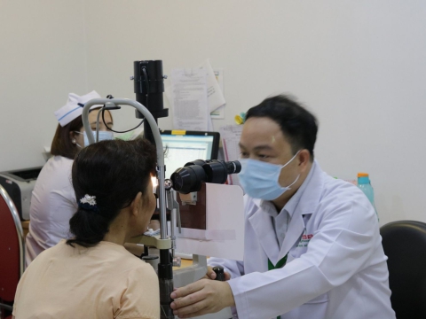 Bệnh nhân tái khám sau khi phẫu thuật đục thủy tinh thể bằng phương pháp PHACO